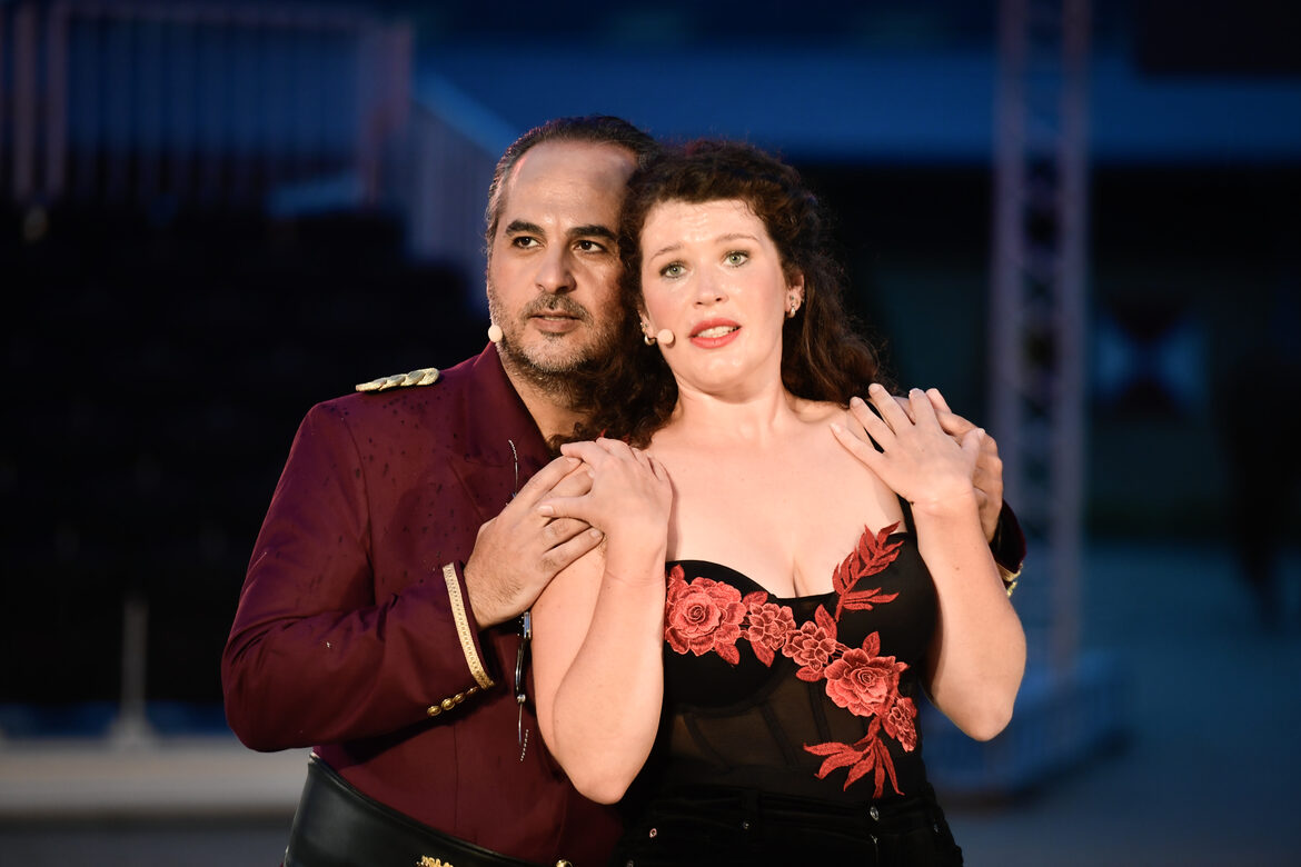 Carmen Opera Compact 6
